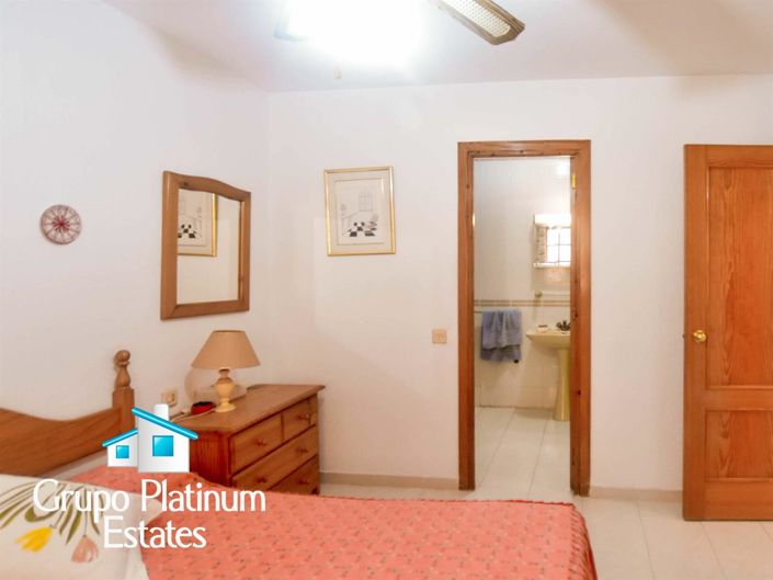 Image No.17-3 Bed Property for sale