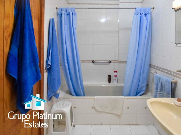 Image No.20-3 Bed Property for sale