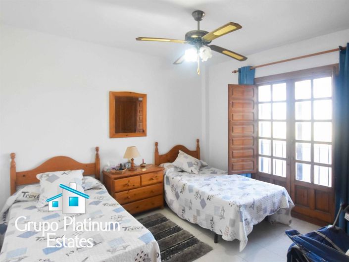 Image No.29-3 Bed Property for sale