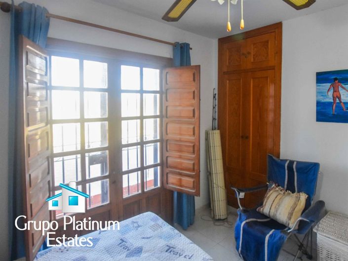 Image No.30-3 Bed Property for sale