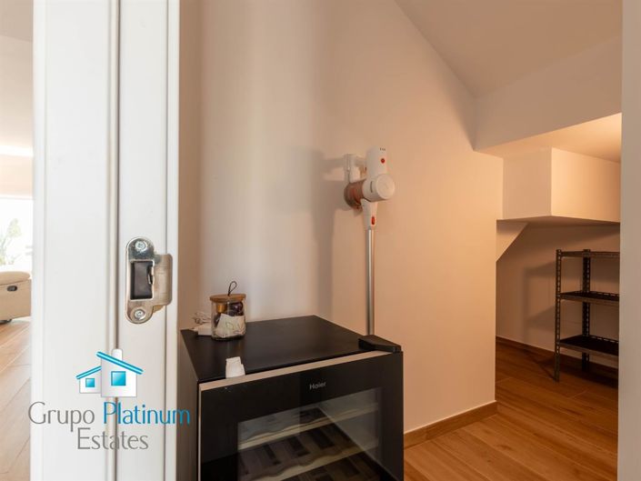 Image No.10-2 Bed Property for sale