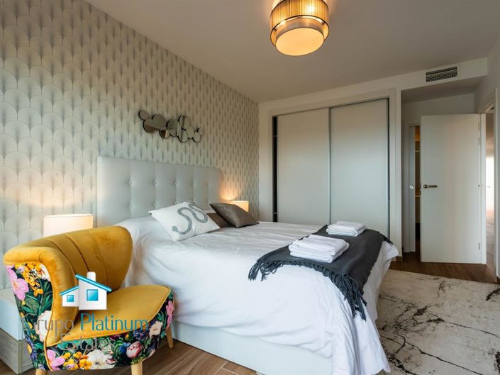 Image No.17-2 Bed Property for sale