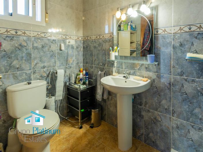 Image No.10-3 Bed Property for sale