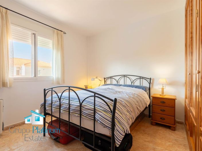 Image No.15-3 Bed Property for sale