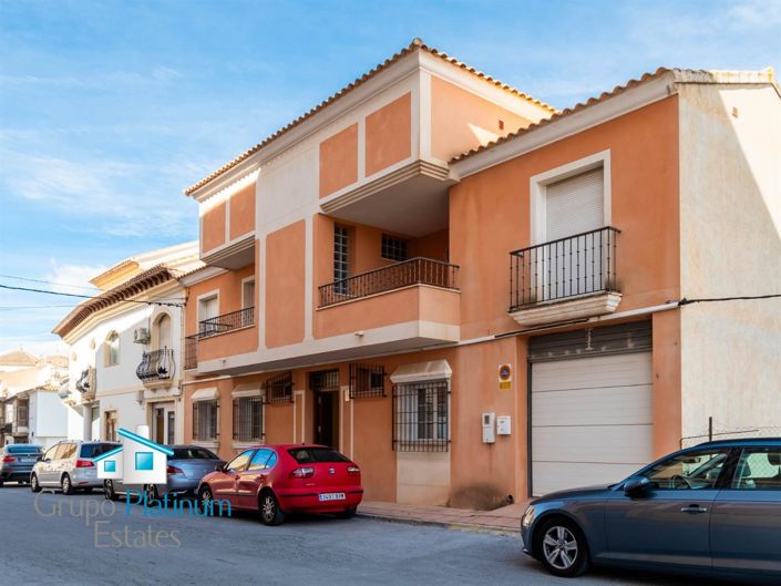 Image No.2-6 Bed Property for sale