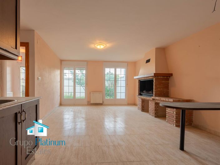 Image No.24-6 Bed Property for sale