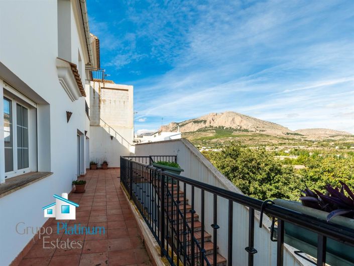 Image No.3-6 Bed Property for sale