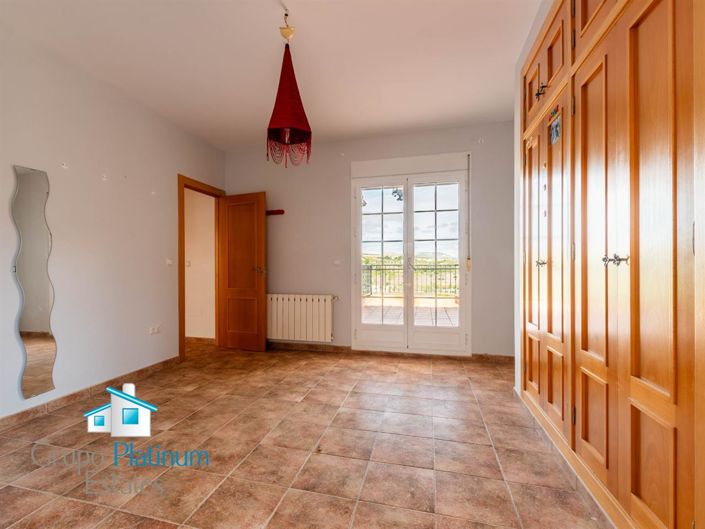 Image No.29-6 Bed Property for sale