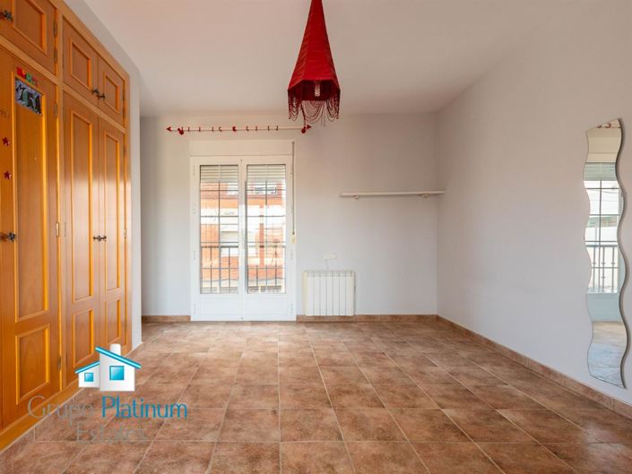 Image No.30-6 Bed Property for sale