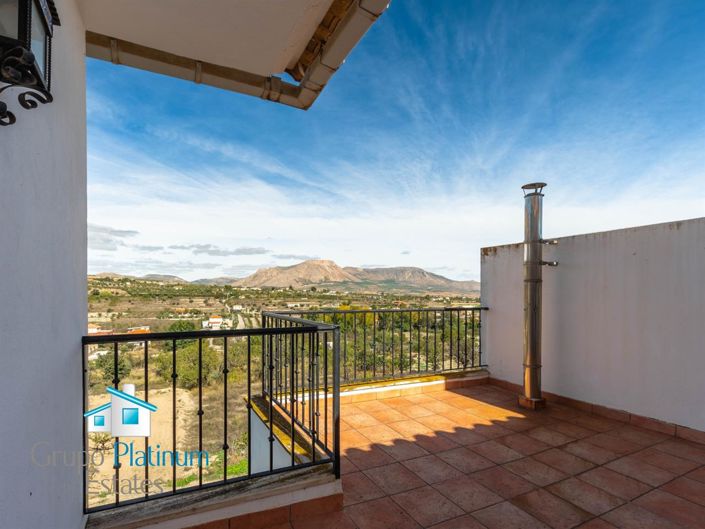 Image No.31-6 Bed Property for sale