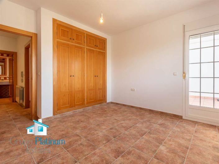 Image No.33-6 Bed Property for sale