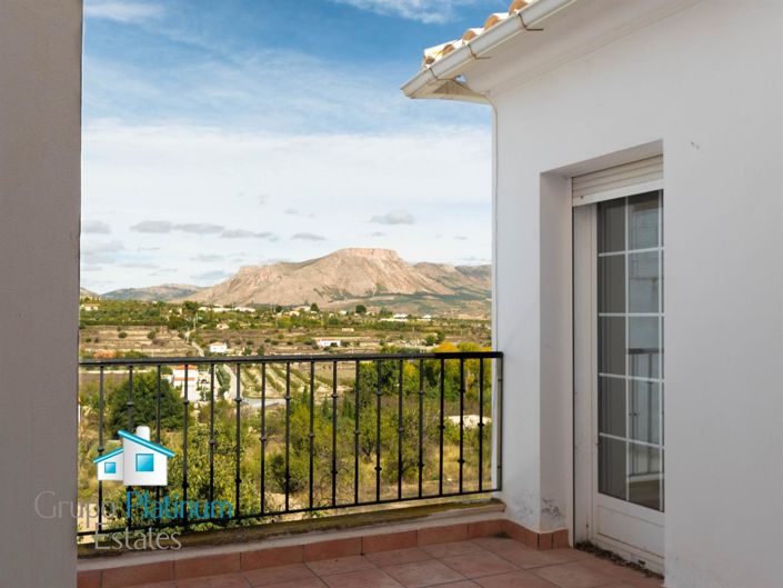 Image No.36-6 Bed Property for sale