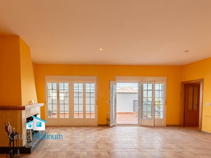 Image No.4-6 Bed Property for sale