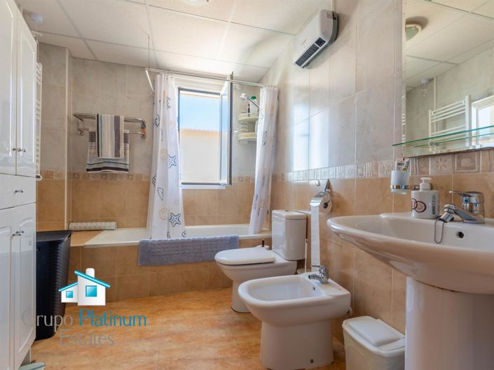 Image No.15-3 Bed Property for sale