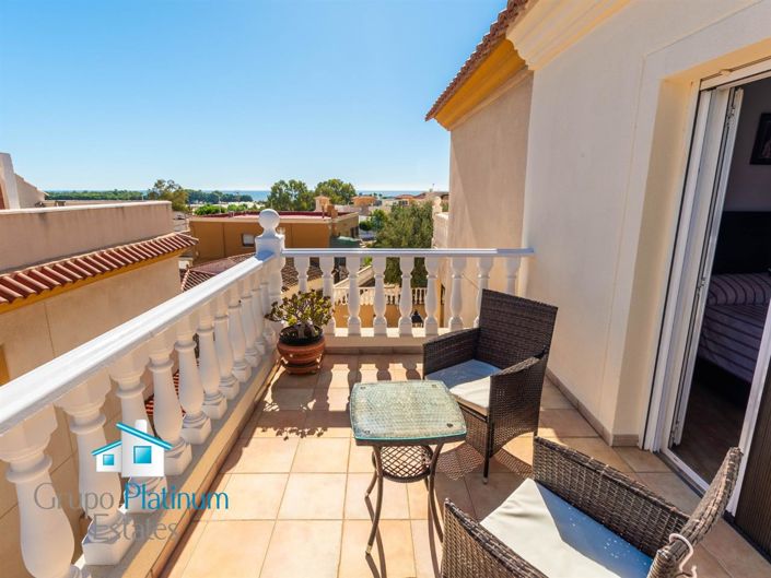 Image No.17-3 Bed Property for sale