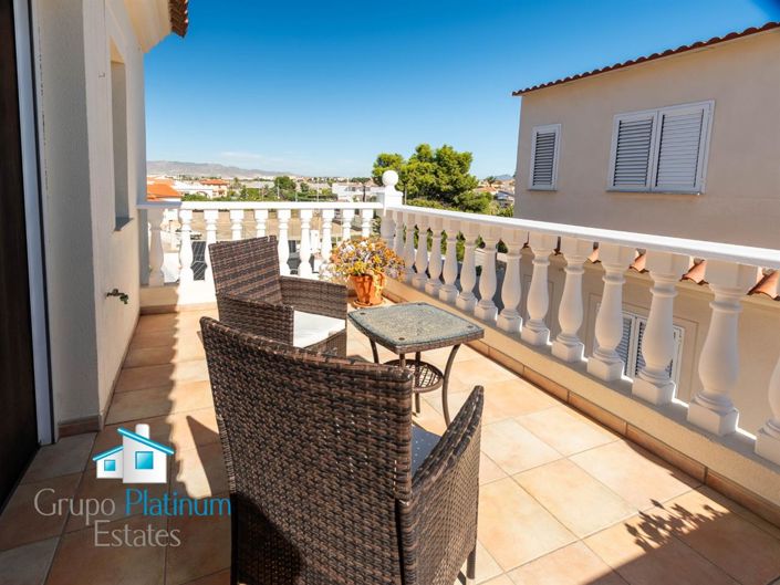 Image No.18-3 Bed Property for sale