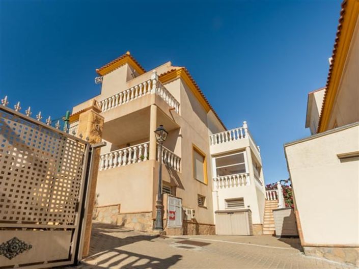 Image No.23-3 Bed Property for sale