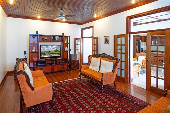 Image No.10-4 Bed Villa for sale