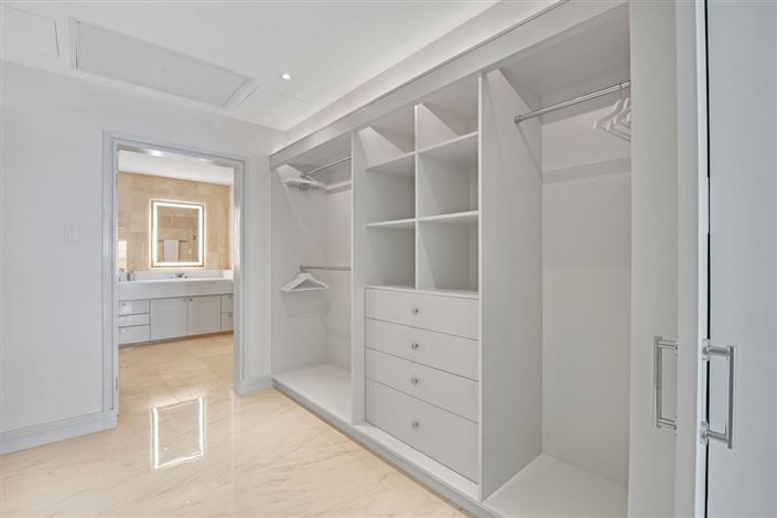 Image No.10-6 Bed Apartment for sale