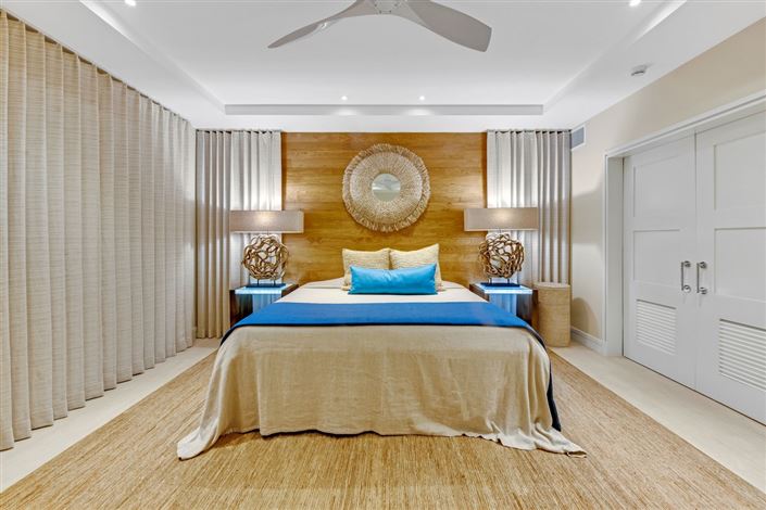 Image No.18-6 Bed Apartment for sale