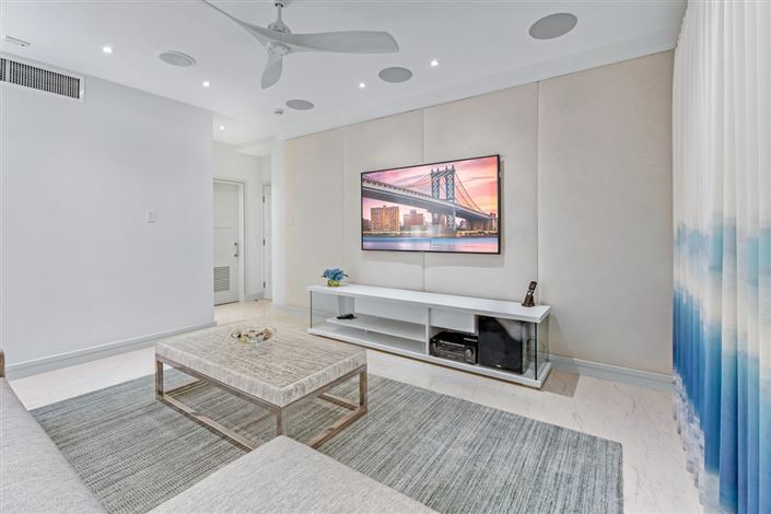 Image No.21-6 Bed Apartment for sale