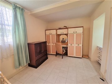 63769-heywoods179downstairsbed3