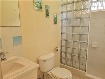 63769-heywoods179downstairsbath1203