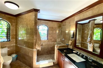 6aharbourviewensuitebathroom2