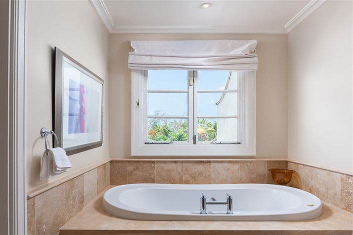 Image No.9-4 Bed Property for sale