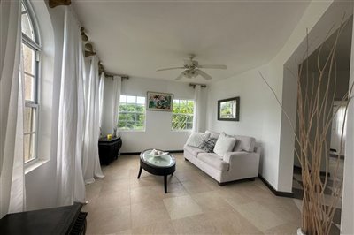 villaoflightpleasanthallsittingroom
