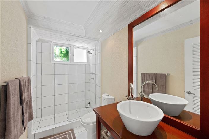 Image No.15-3 Bed Property for sale