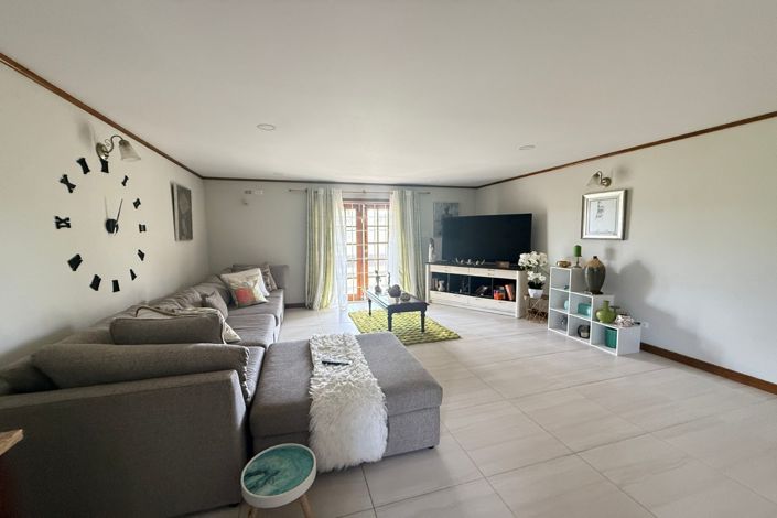 Image No.1-3 Bed Villa for sale