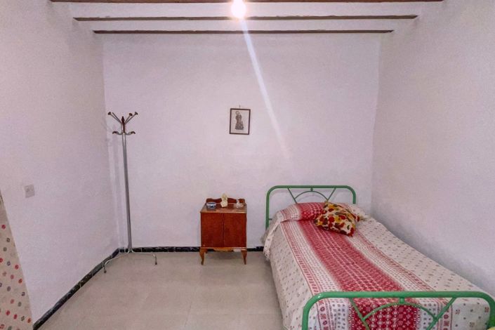 Image No.12-5 Bed Townhouse for sale