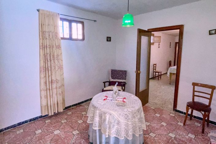 Image No.14-5 Bed Townhouse for sale