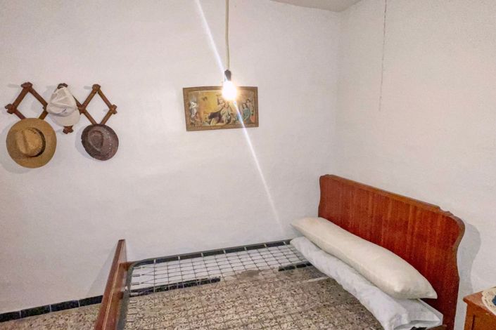 Image No.19-5 Bed Townhouse for sale