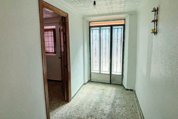 Image No.23-5 Bed Townhouse for sale