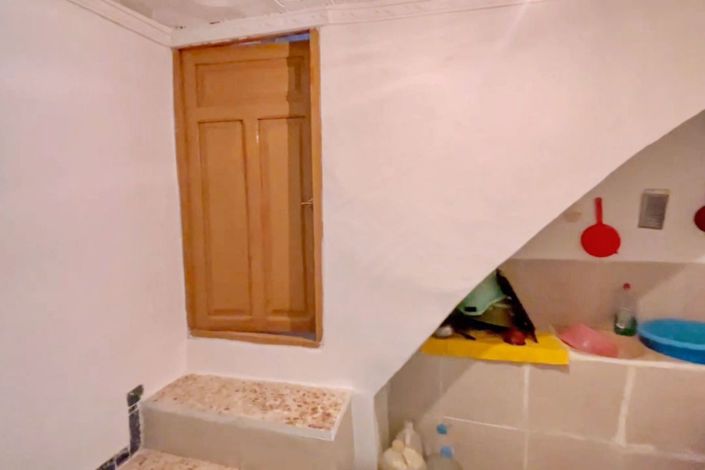 Image No.27-5 Bed Townhouse for sale