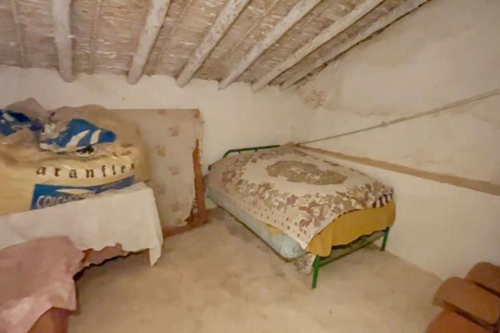 Image No.36-5 Bed Townhouse for sale