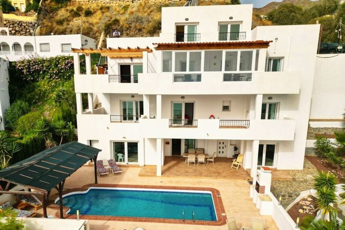 Image No.2-6 Bed Villa for sale