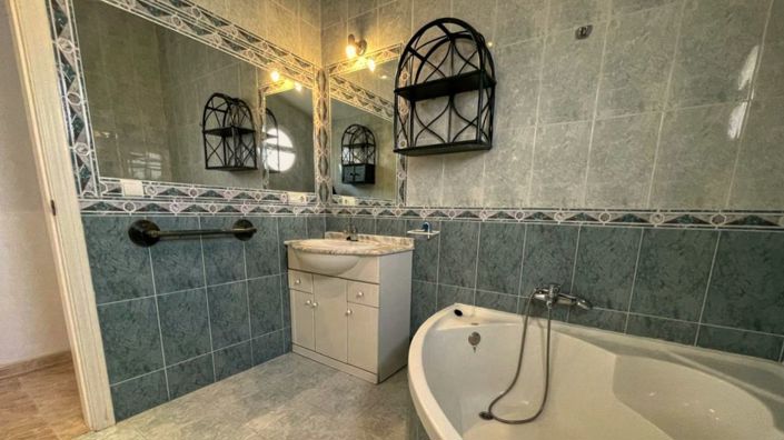 Image No.28-3 Bed Maisonette for sale