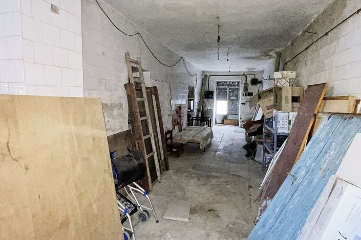 Image No.13-8 Bed Townhouse for sale