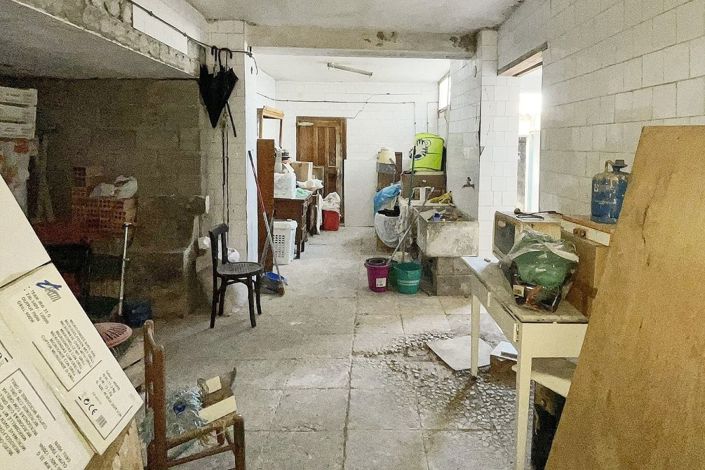 Image No.16-8 Bed Townhouse for sale