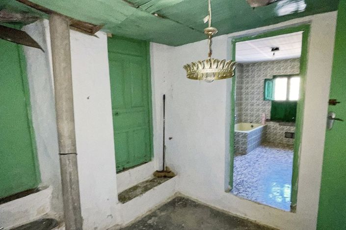 Image No.19-8 Bed Townhouse for sale