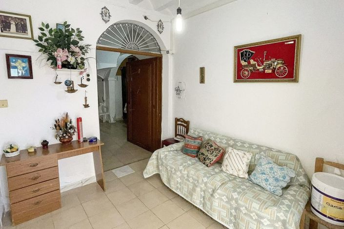 Image No.2-8 Bed Townhouse for sale