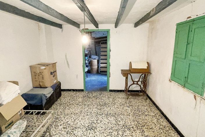 Image No.23-8 Bed Townhouse for sale