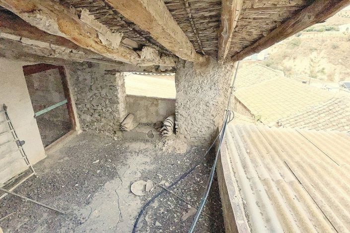 Image No.37-8 Bed Townhouse for sale