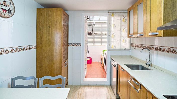 Image No.10-4 Bed Semi-Detached for sale