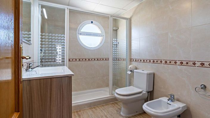 Image No.25-4 Bed Semi-Detached for sale