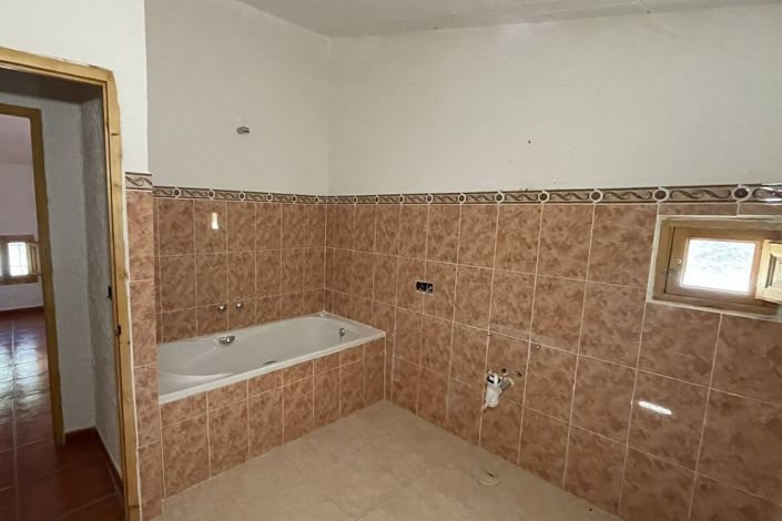 Image No.17-3 Bed Country Property for sale