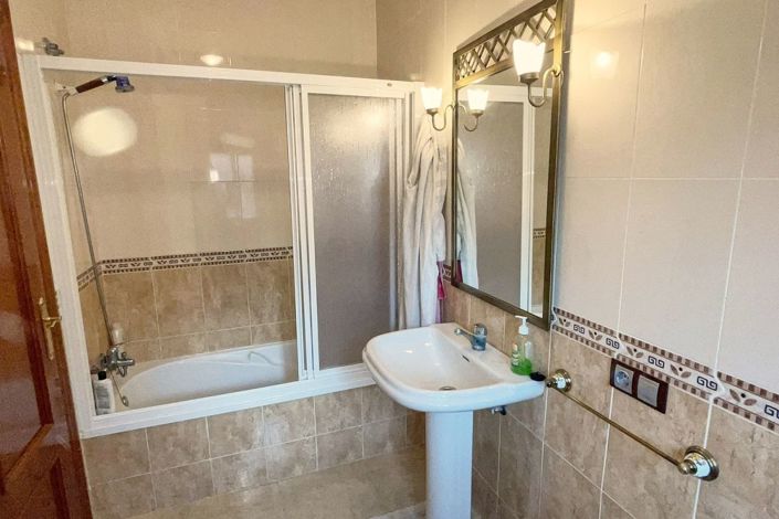 Image No.15-3 Bed Apartment for sale